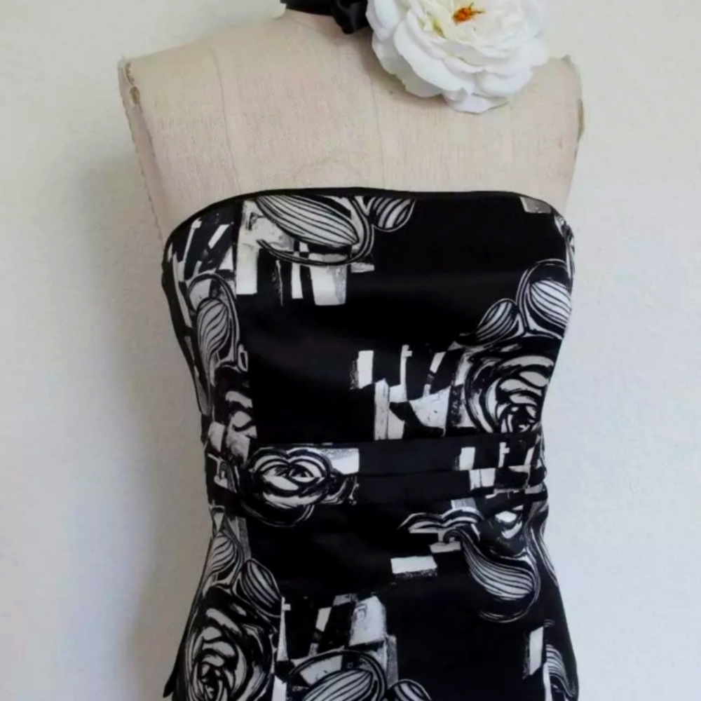 White House black market corset style top.